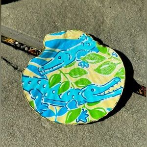 Gorgeous hand made shells using Lilly Pulitzer fabric and trimmed in gold!